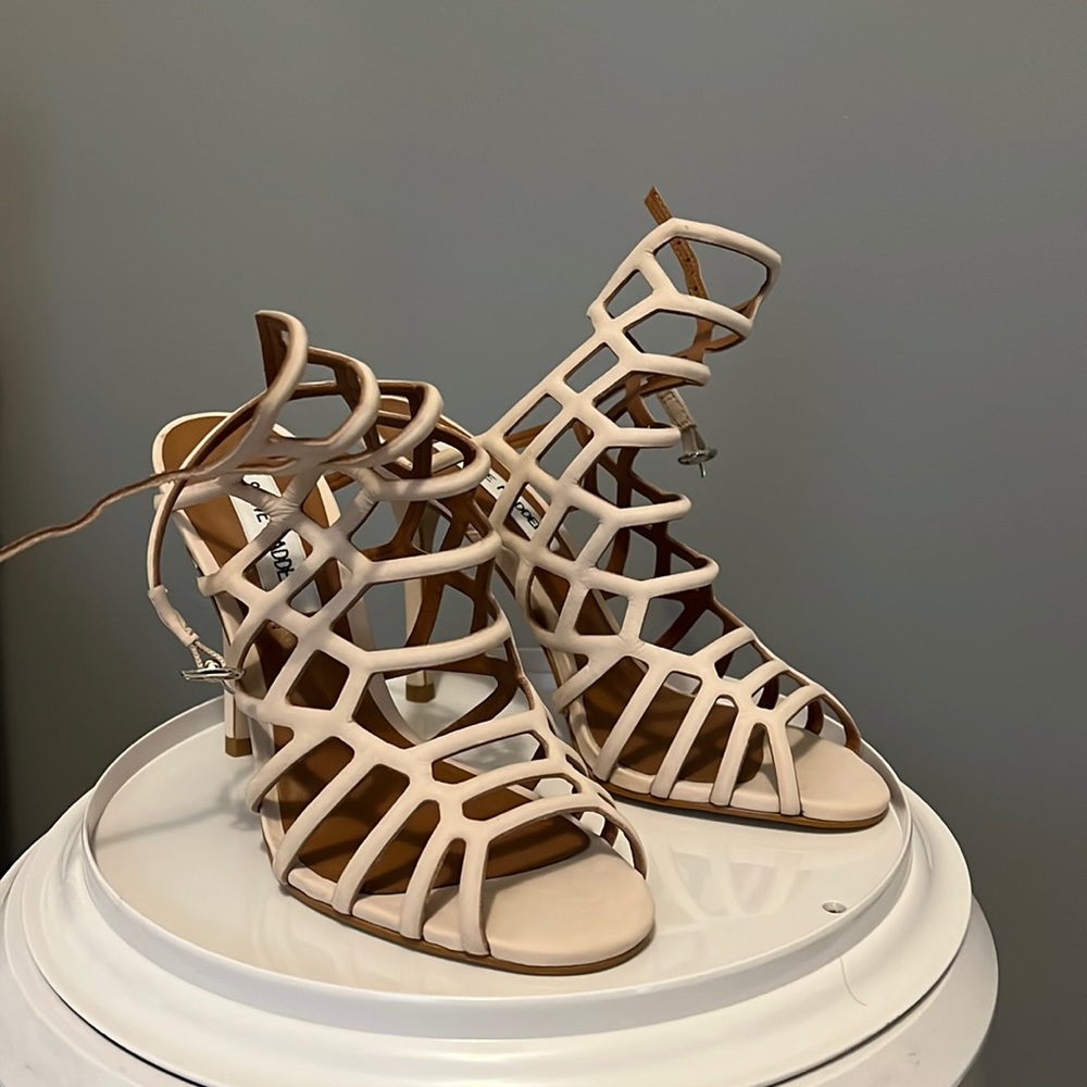 Steve Madden heels, still have tags, not worn outside size: 6.5